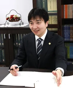 弁護士西雄一郎