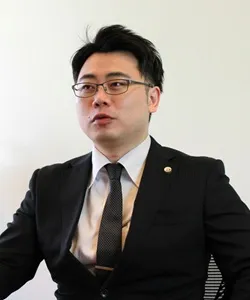 弁護士戸谷彰吾